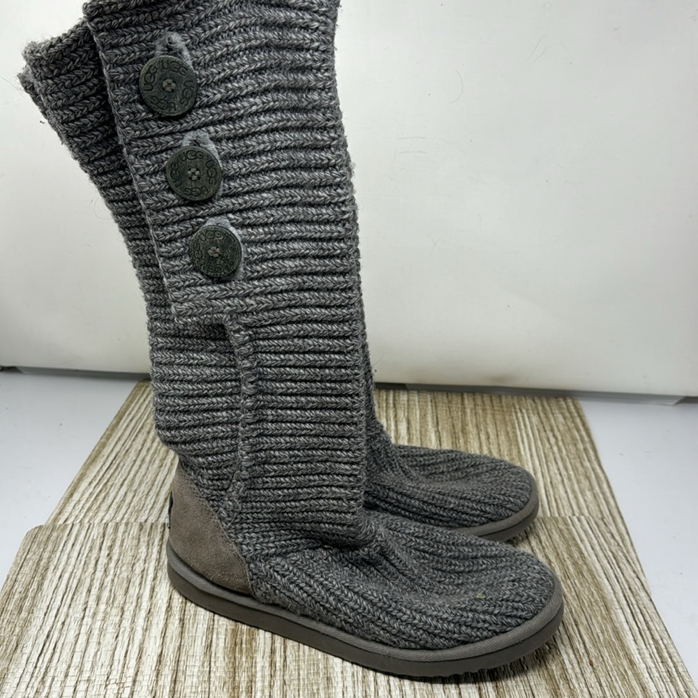 UGG Boots - Picture 4 of 7